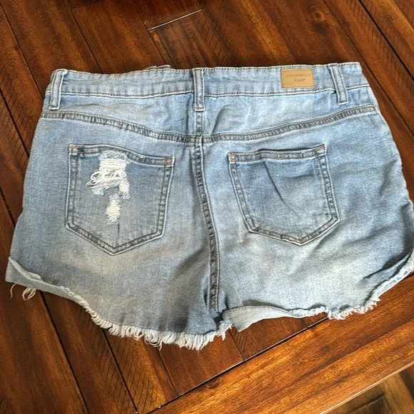 Celebrity Pink shorts - Picture 3 of 3